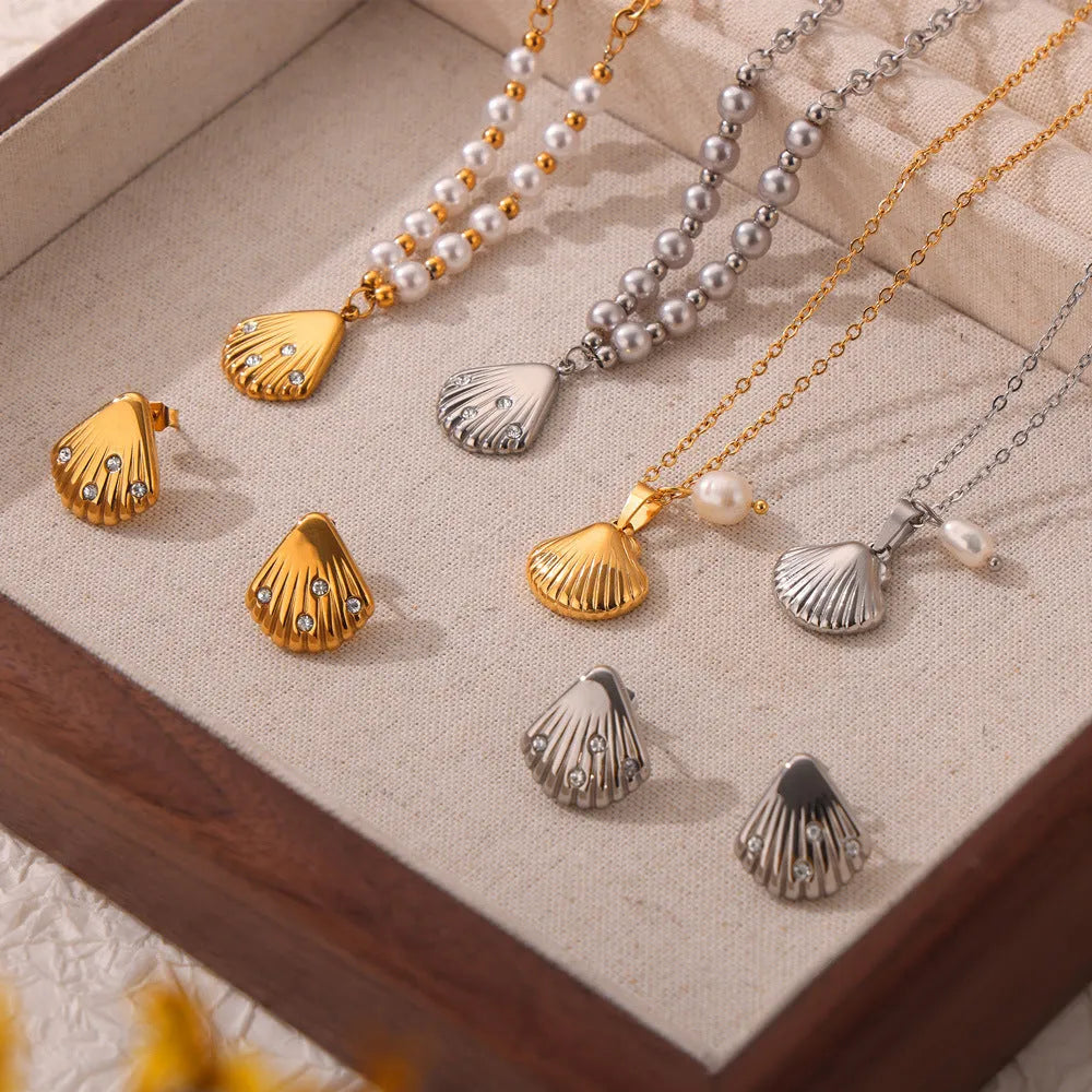 Women's vintage French design necklace with titanium steel chain and freshwater pearl bead pendant