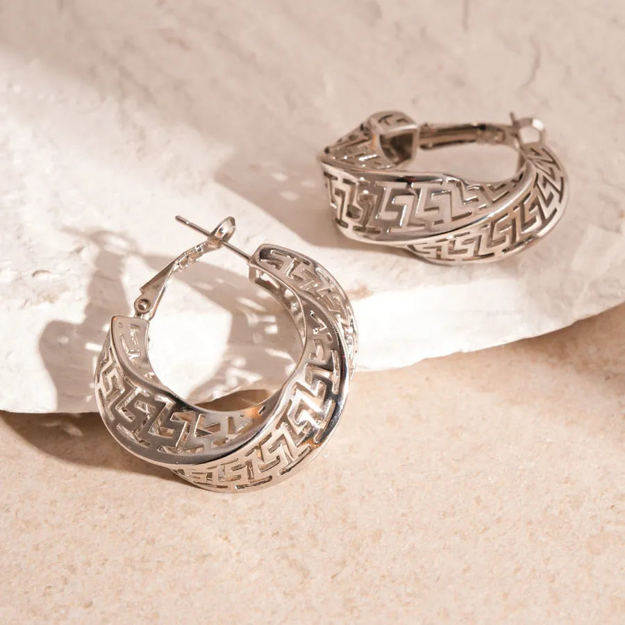 Women's geometric hollow stud earrings with twisted round design in silver or gold electroplated copper
