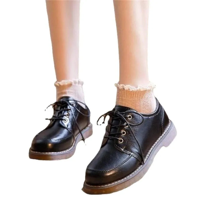 Women's retro Mary Jane shoes in preppy college style with square heel and front lace-up design
