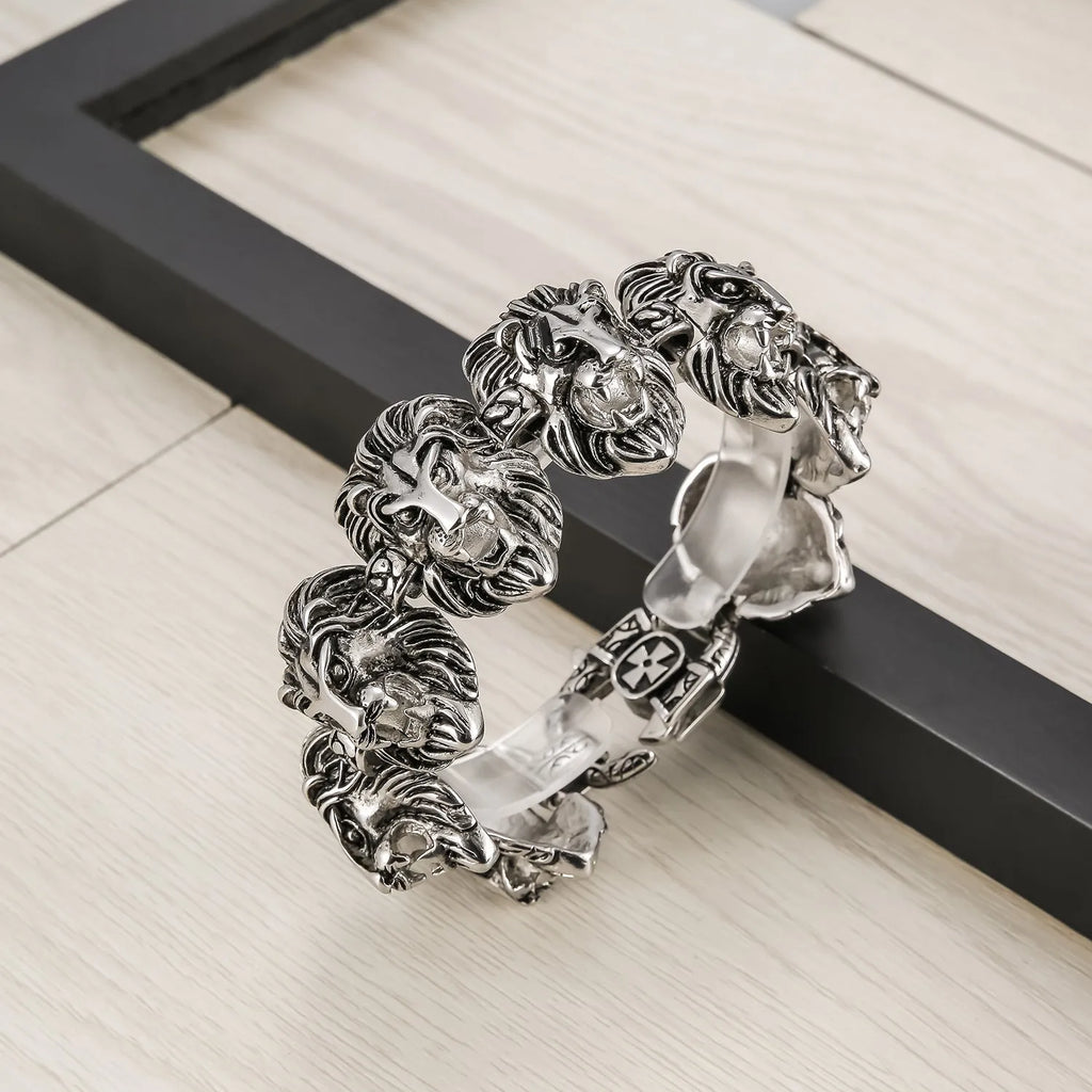 Men's titanium steel bracelet with retro lion's head design, polished steel finish