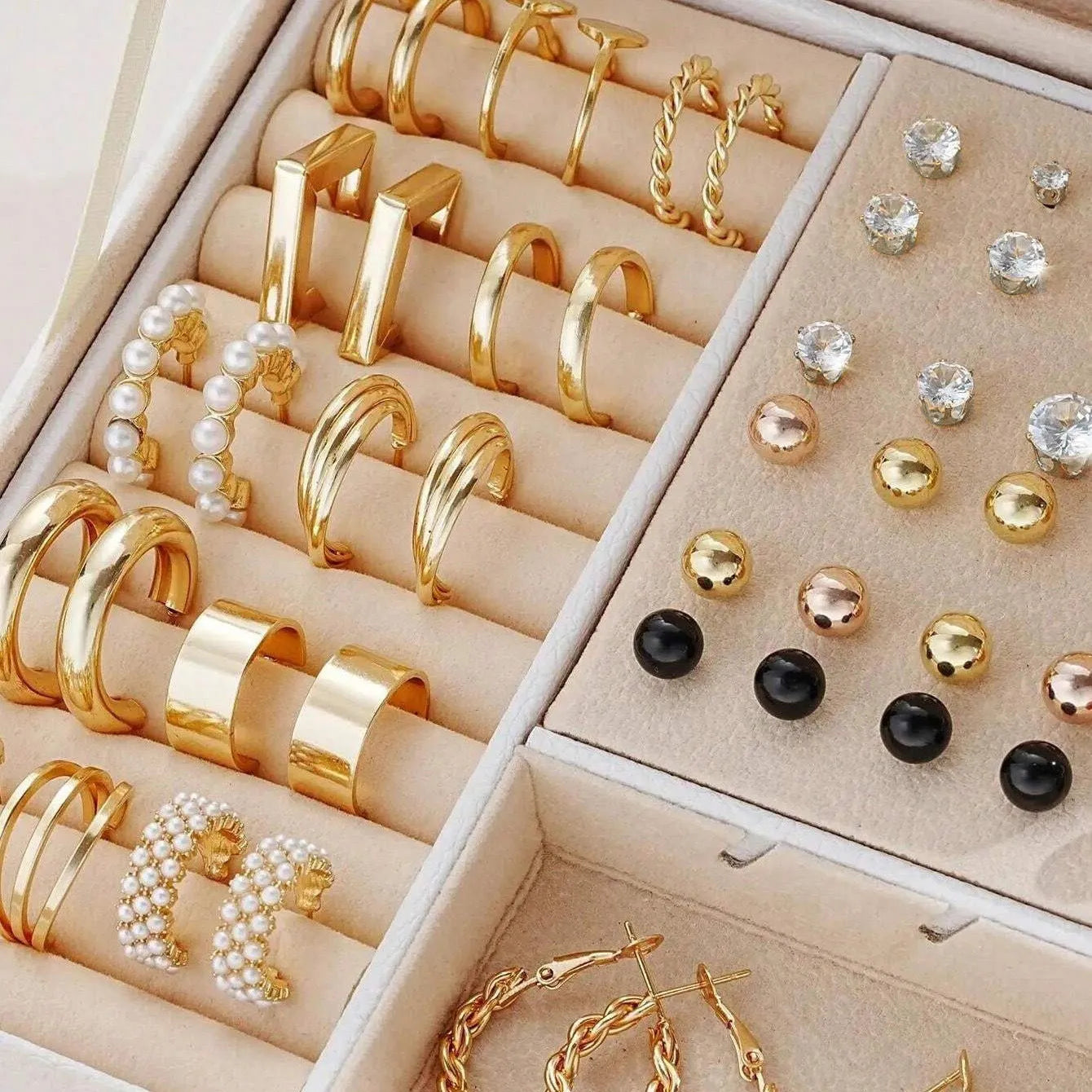 108 geometric pearl earrings with gold and yellow electroplated alloy and round pearl elements