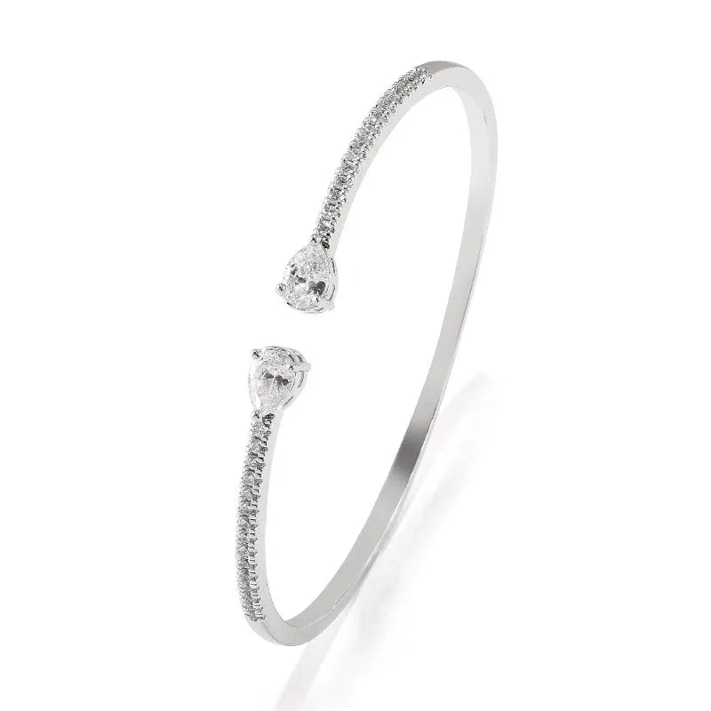 Personalised multi-zircon bracelet in blue or white colour on a copper band with simple style