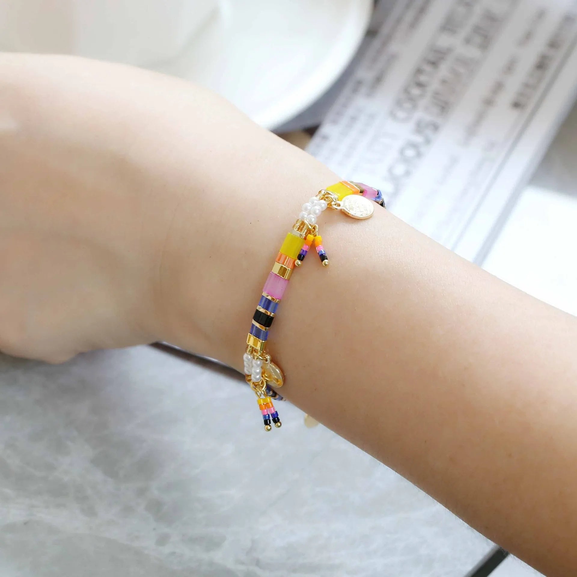 Women's handmade glass beaded bracelet with imitation pearls in European and American style