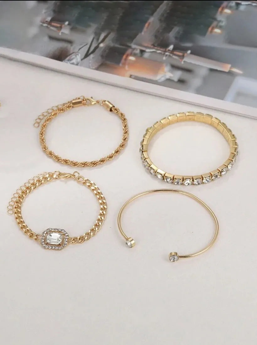 Four-piece retro metal chain bracelet set with square diamond geometric shapes in gold or silver alloy for women
