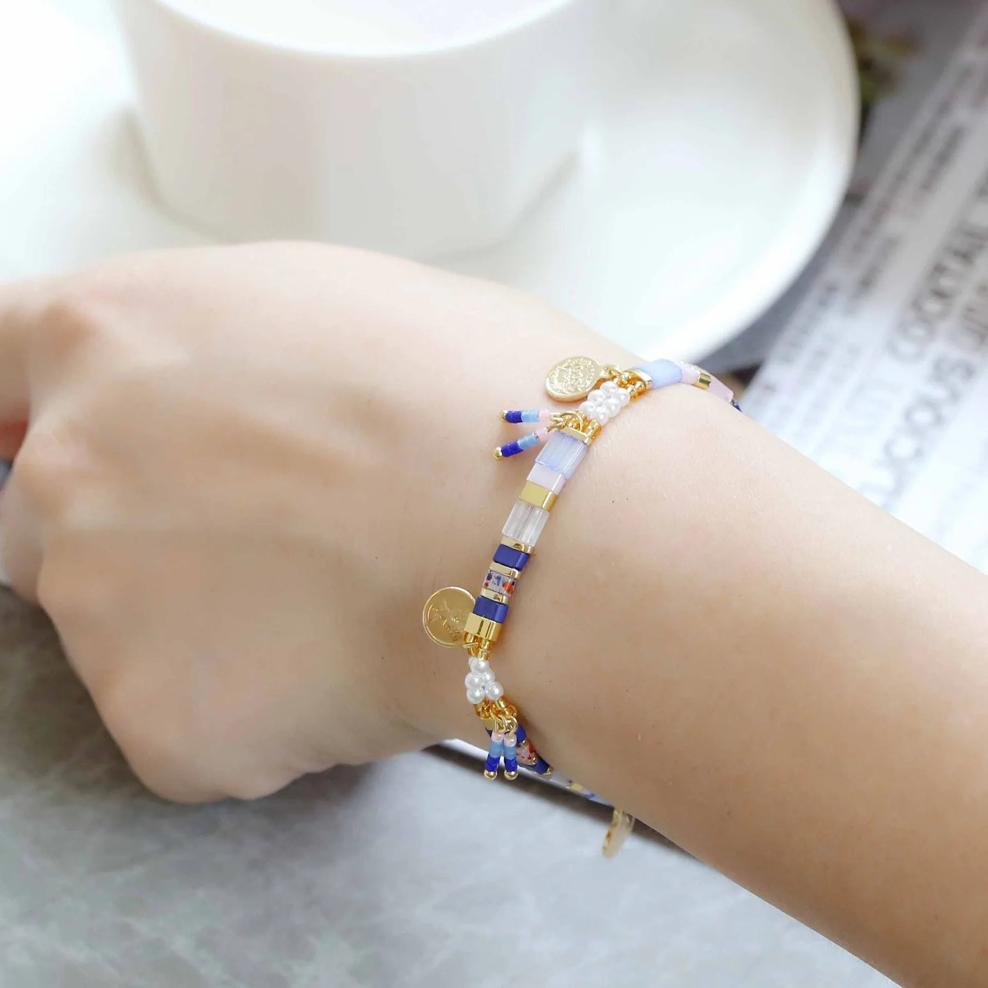 Women's handmade glass beaded bracelet with imitation pearls in European and American style