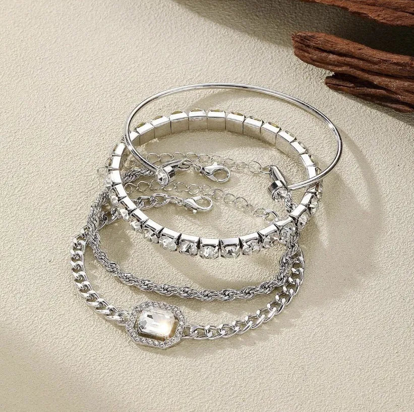 Four-piece retro metal chain bracelet set with square diamond geometric shapes in gold or silver alloy for women