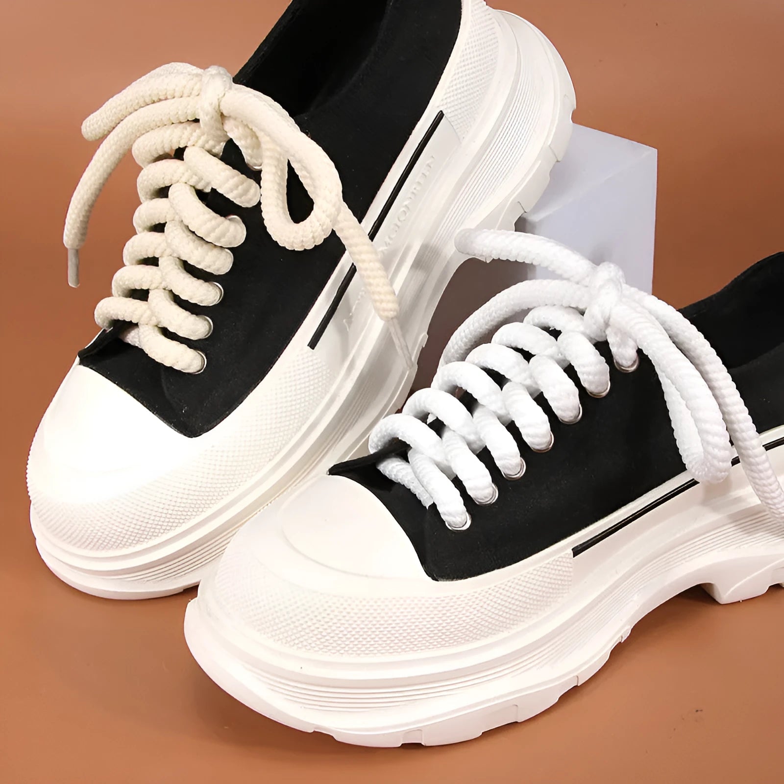 Round woven shoelaces in white, beige, and black colours showing different thickness and length options.