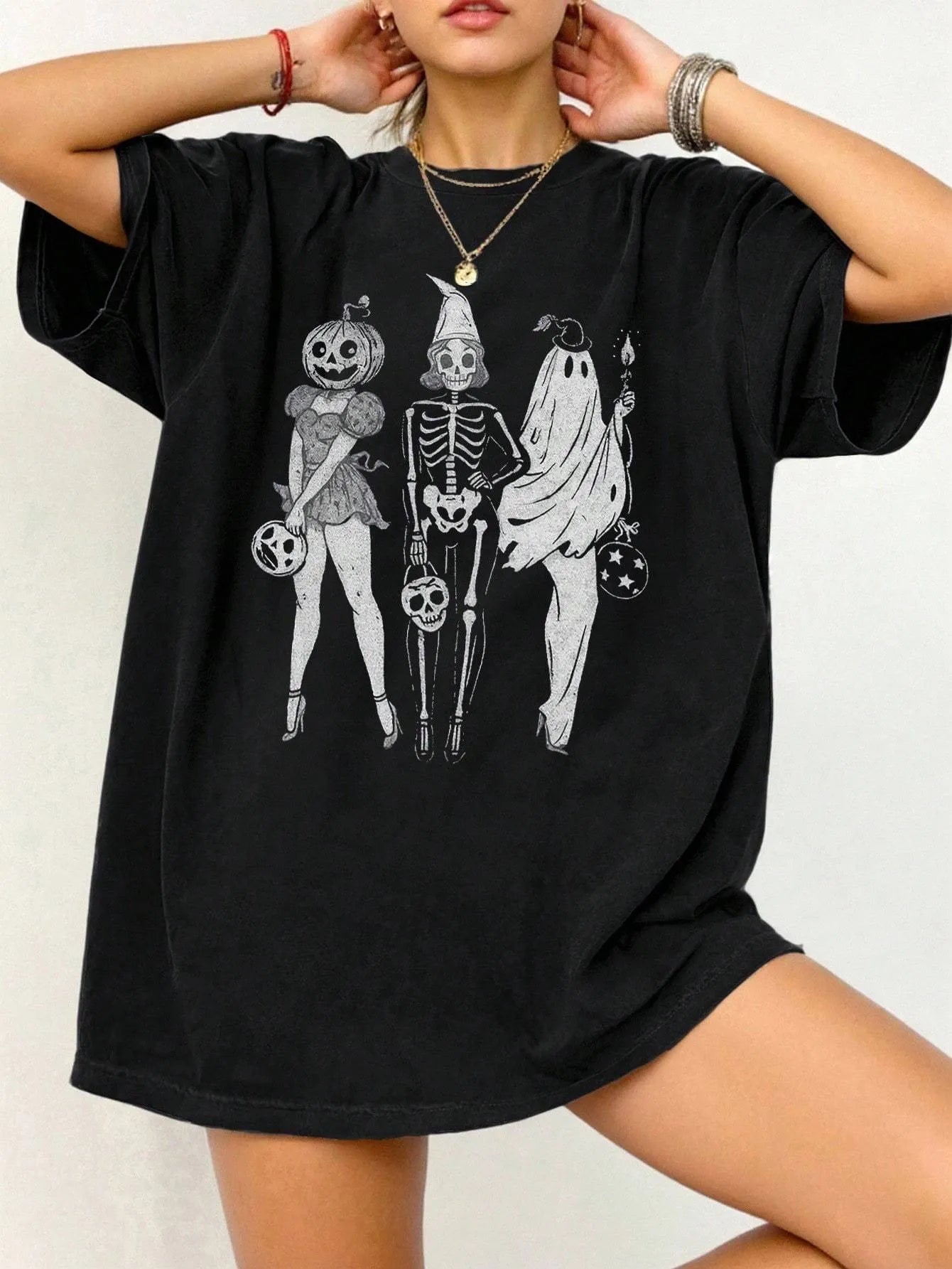 Straight-cut cotton summer t-shirt in loose fit with round neck and short sleeves