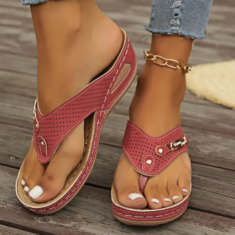 Retro-style women's flip-flop sandals in light brown with a herringbone-patterned strap.