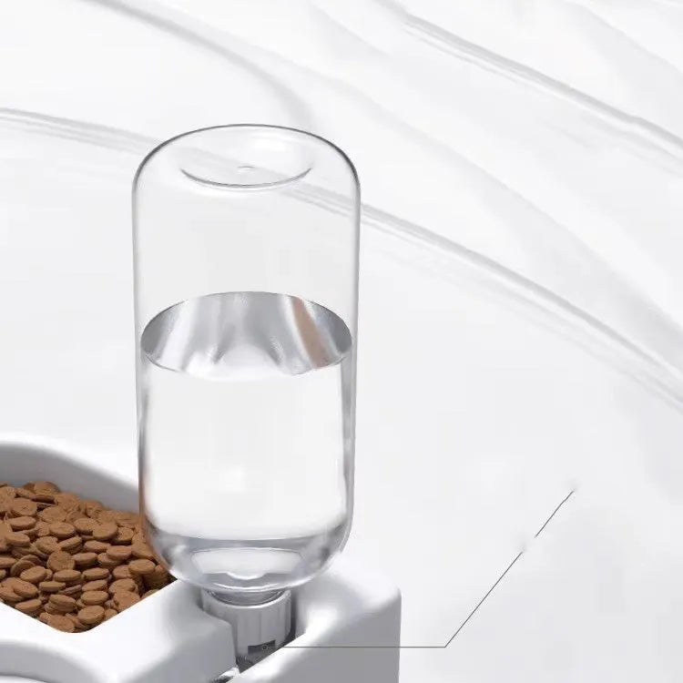White automatic cat water fountain with 2.8 litre capacity and four flow mode settings