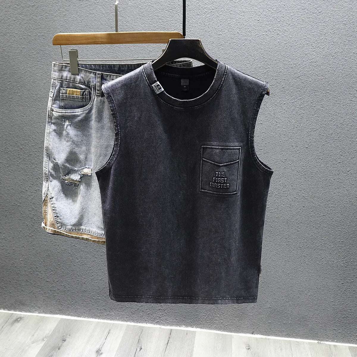 Men's loose fit cotton sleeveless t-shirt in black and white colours for gym wear