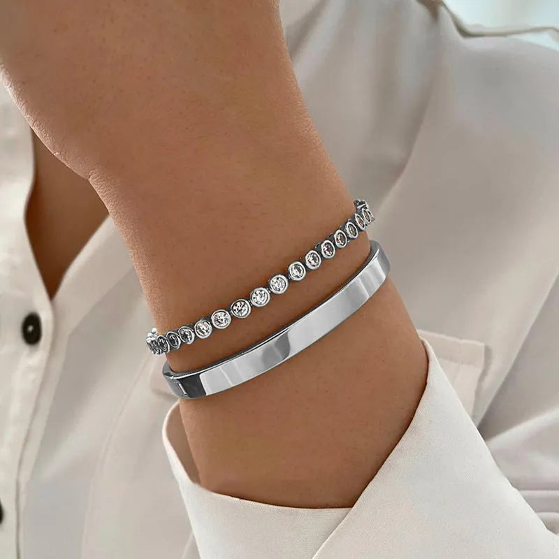 Gold and silver zinc alloy vintage bracelet set with drop-shaped geometric links on a white background