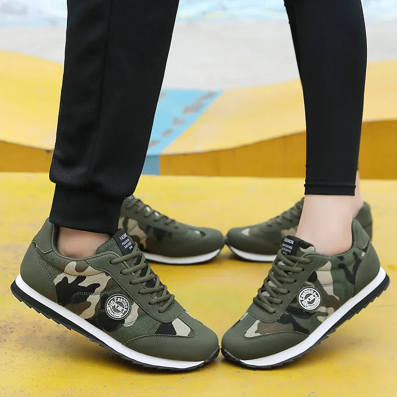 Camouflage pattern sports running shoes with suede upper and low-top design