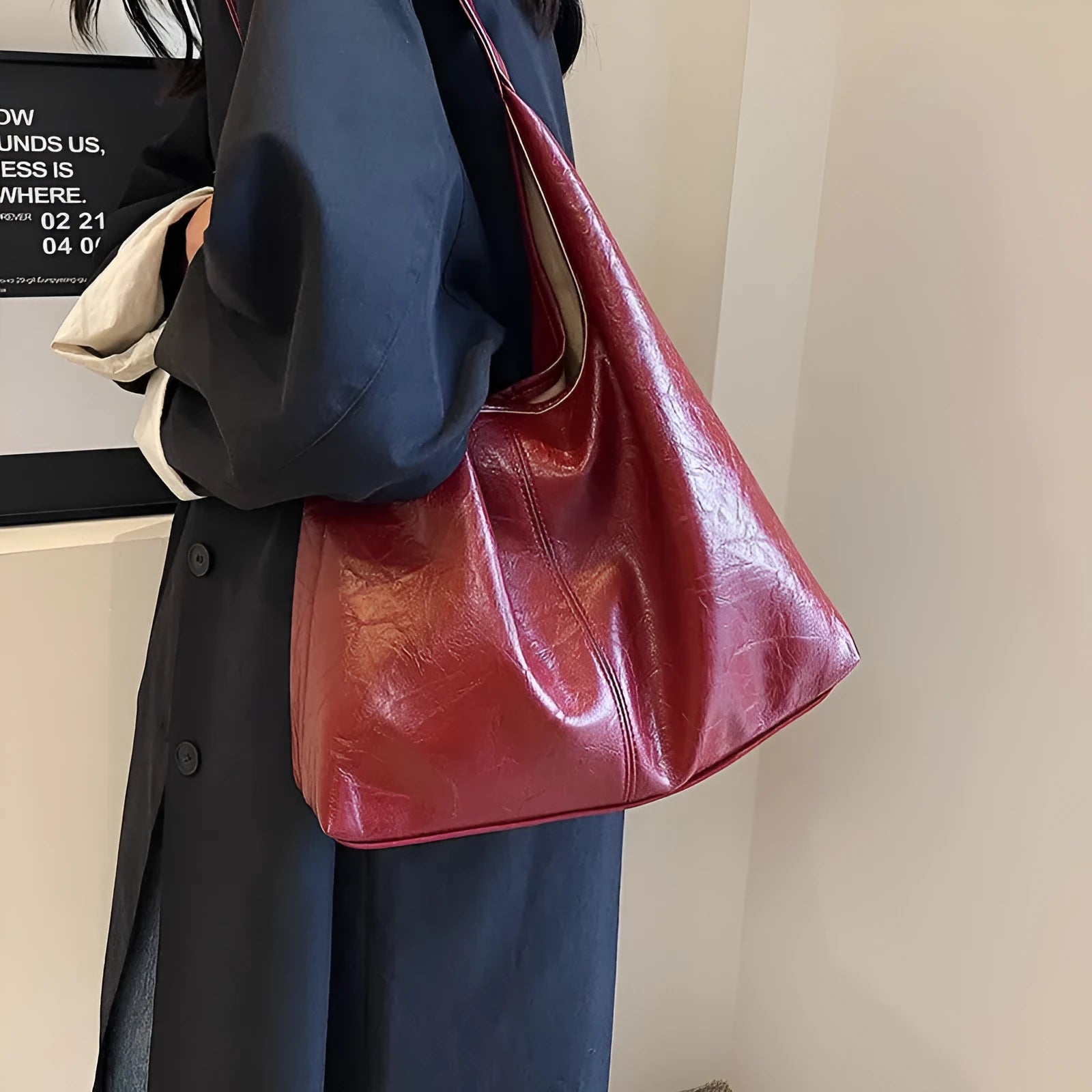 Soft PU leather casual shoulder bag with large capacity and street style design