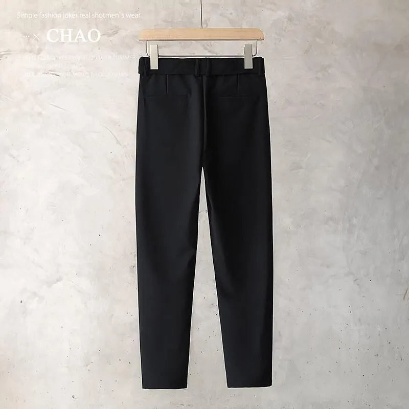 Boys slim straight wool trousers with tapered fit and straight leg opening in black colour