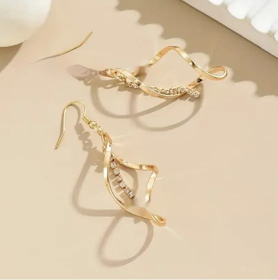 Gold spiral design alloy earrings with geometric ellipse shape