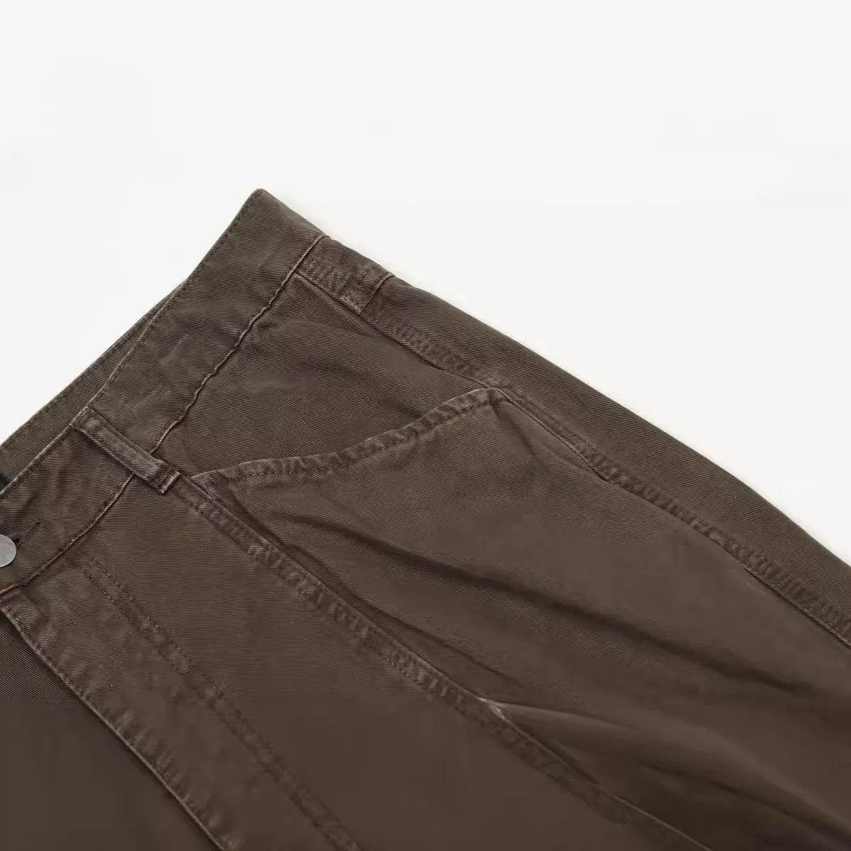 Men's straight-leg cotton trousers in brown colour with high-waist design and wide-leg style