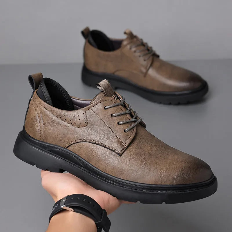 Men's black leather shoes with sewing line details and rubber sole