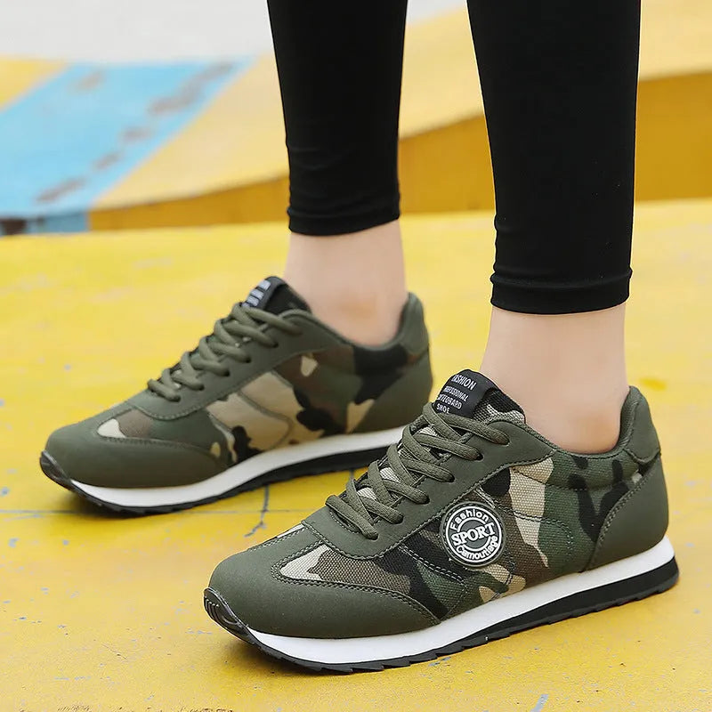 Camouflage pattern sports running shoes with suede upper and low-top design