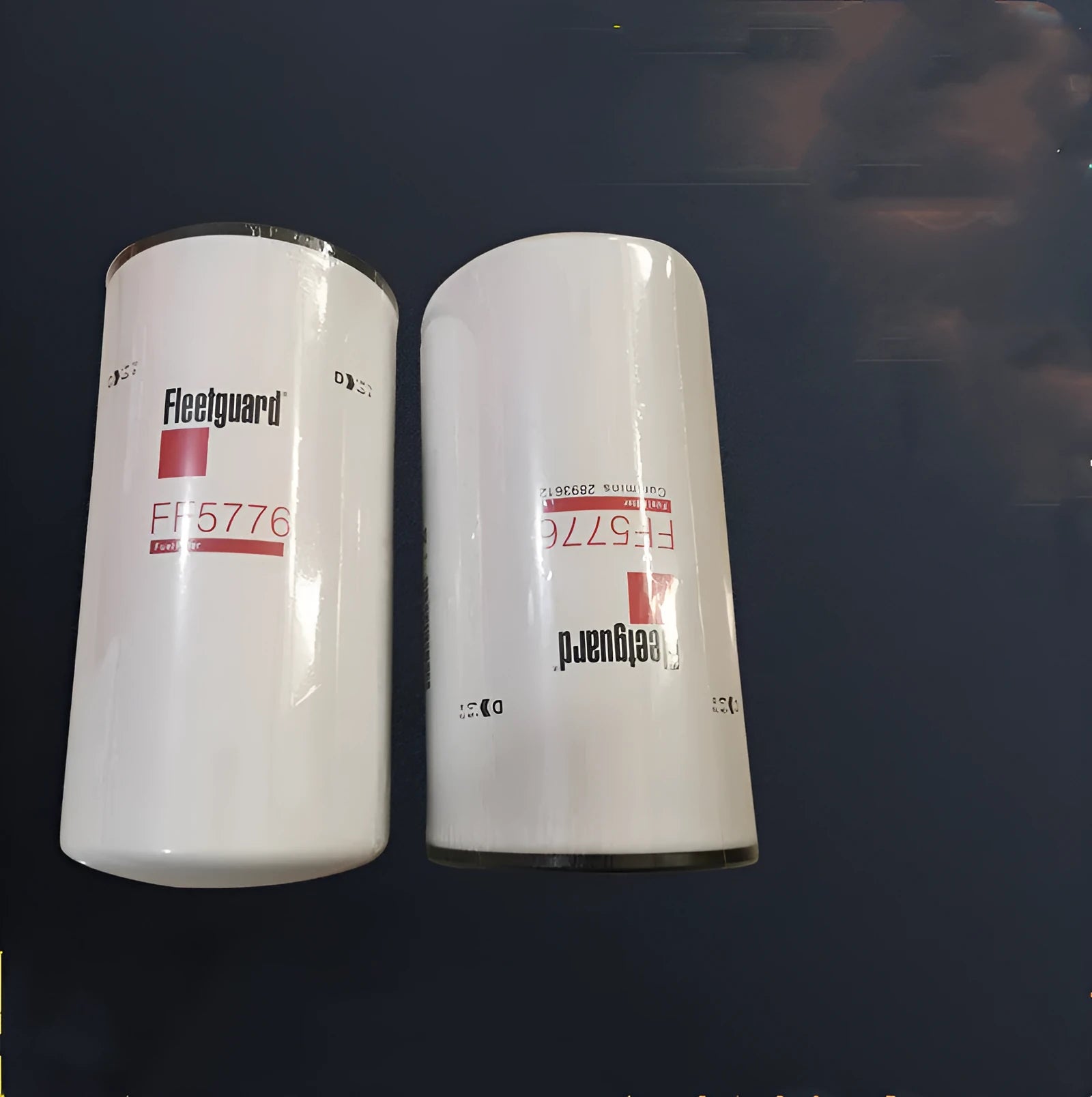 Glass fibre folding oil filter element with 32mm inlet and outlet connections.