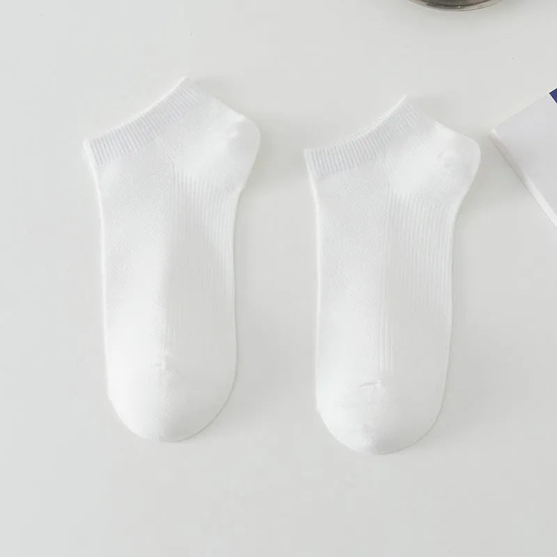 Solid colour low-cut polyester boat socks in six colour options with breathable fabric