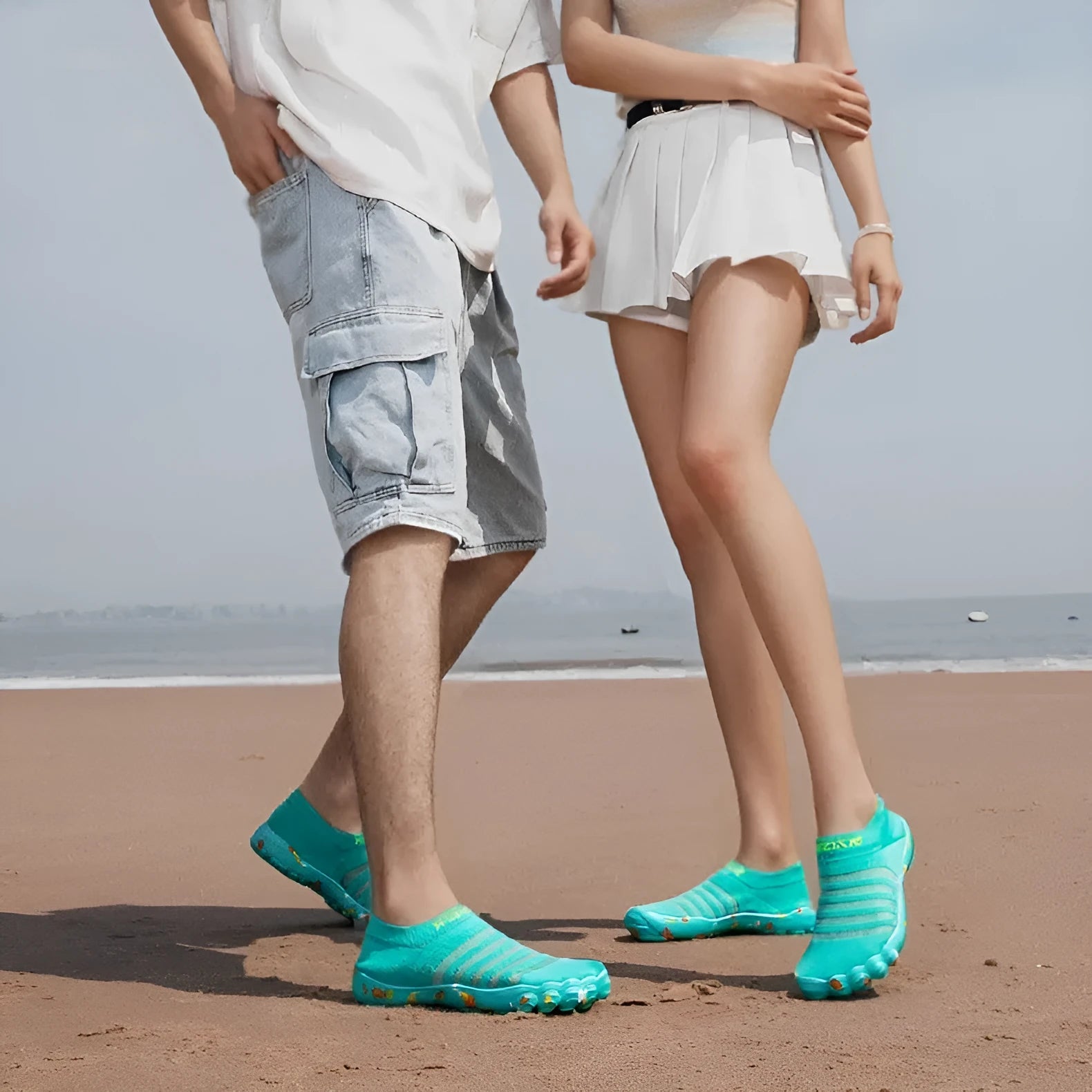 Men's lace-up flyknit water shoes in camouflage colour on a sandy beach