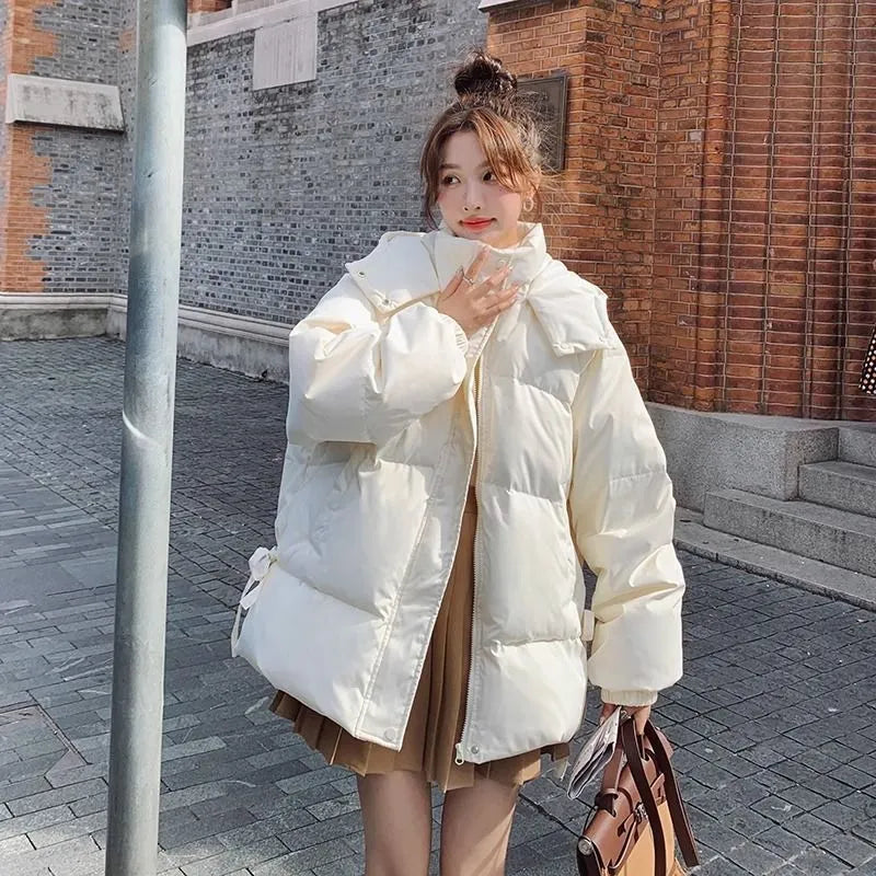 Women's loose sleeveless padded jacket with princess sleeves in milky white or black colours