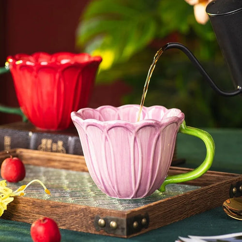 Ceramic breakfast cup with pastoral flower pattern, 500ml capacity, in red or purple