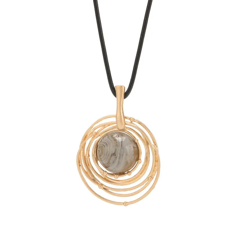 Women's gold geometric sweater chain necklace with adjustable length 51-80cm and snakeskin texture chain