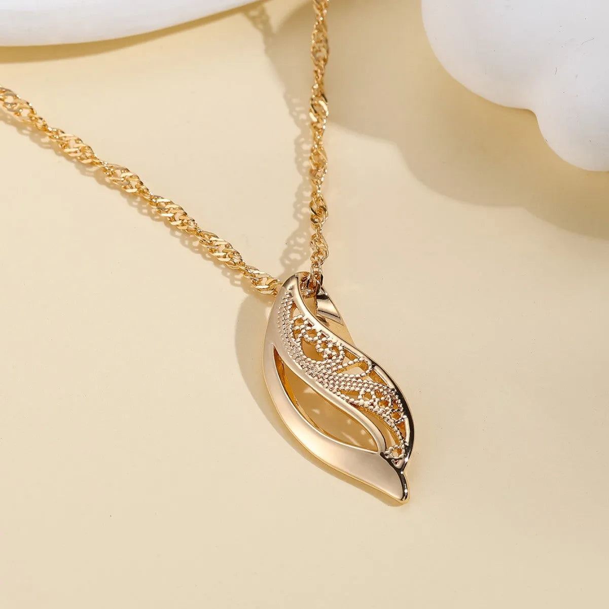 Women's Champagne Gold leaf pattern hollow-out necklace on copper base