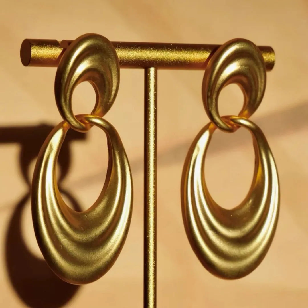 Copper double circle French retro earrings with U-shaped drop design in a plain gold quicksand finish.