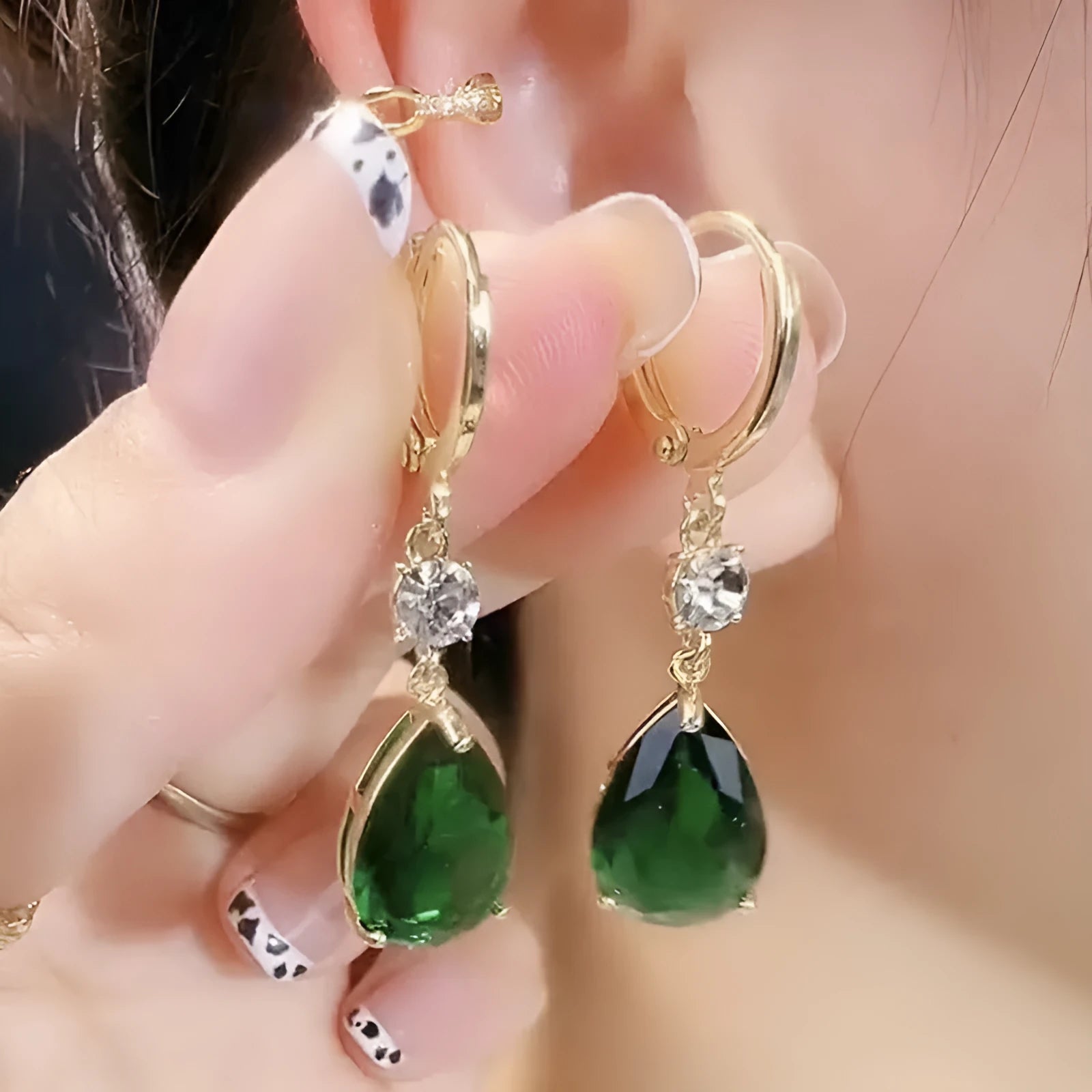 Emerald green geometric teardrop alloy earrings with contemporary jewellery design