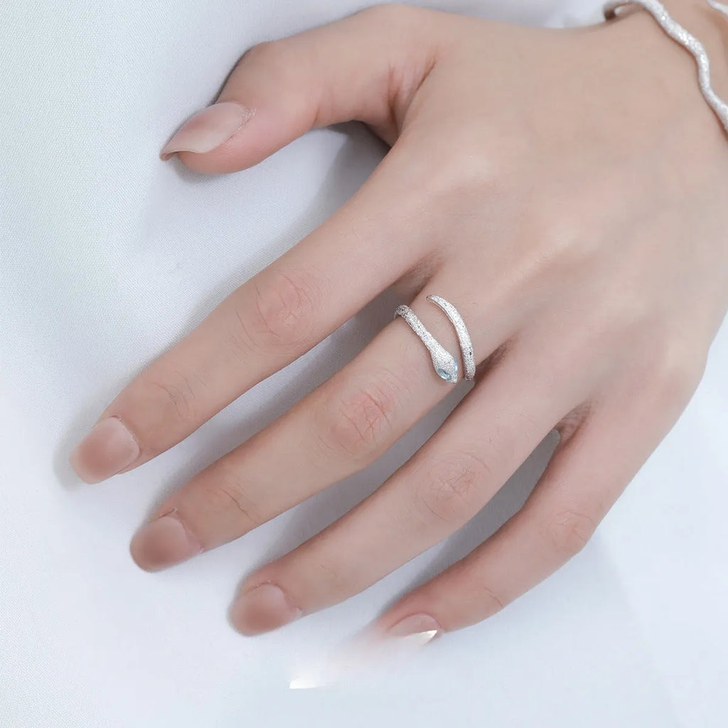 Women's adjustable snake ring in platinum colour with silver construction and zodiac design