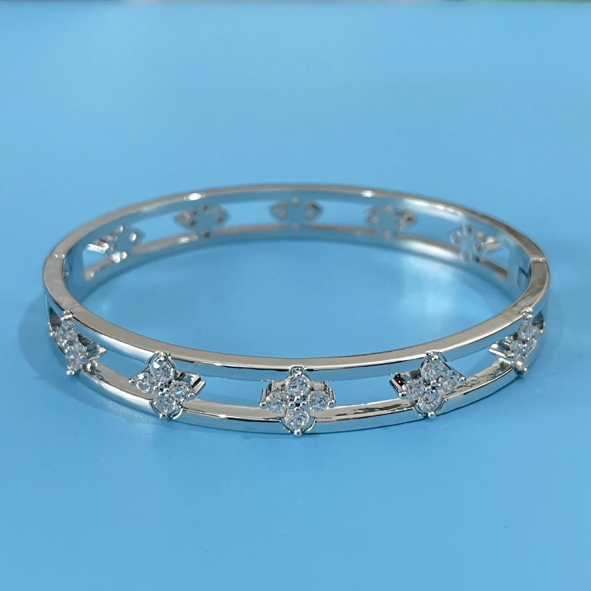 Gold or silver hollow women's bracelet with four-leaf clover design and zircon crystals