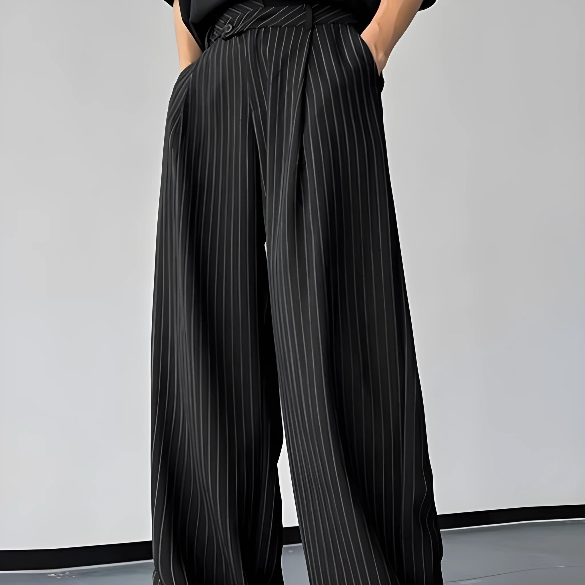 Men's black vertical striped pleated casual trousers with elastic waist