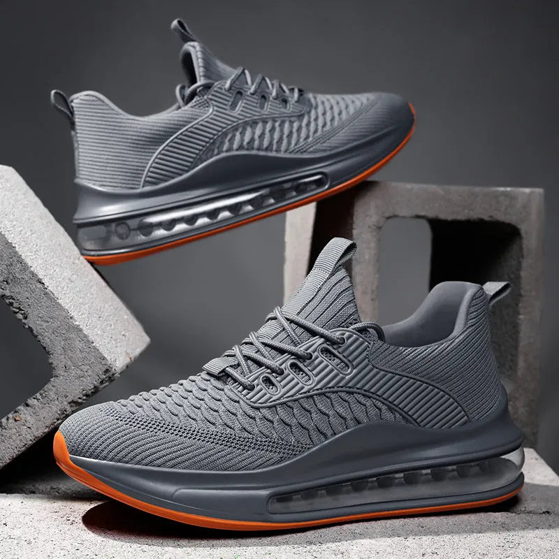 Men's low-top mesh running shoes with round toe and rubber sole in black colour