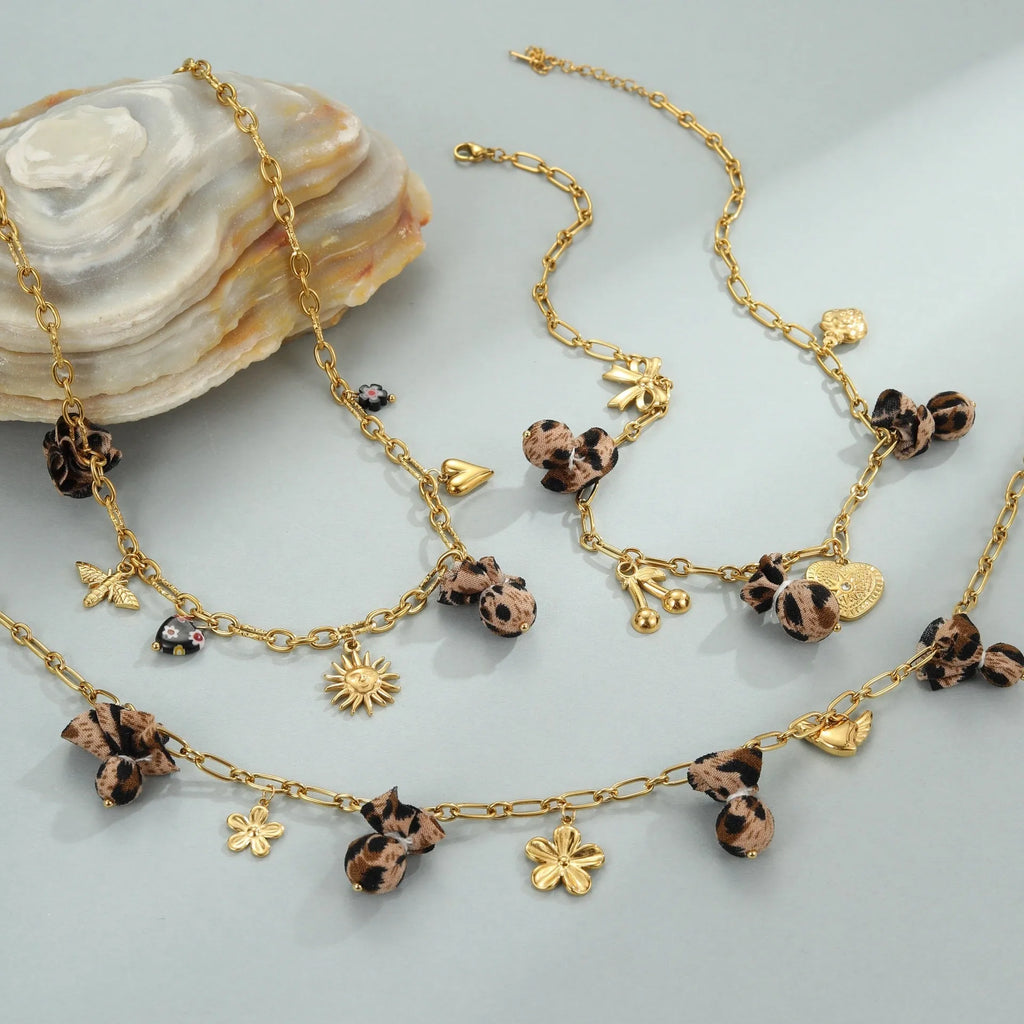 Stainless steel necklace with leopard heart and flower pendant, 18K gold plated, adjustable 41-50cm chain for women.