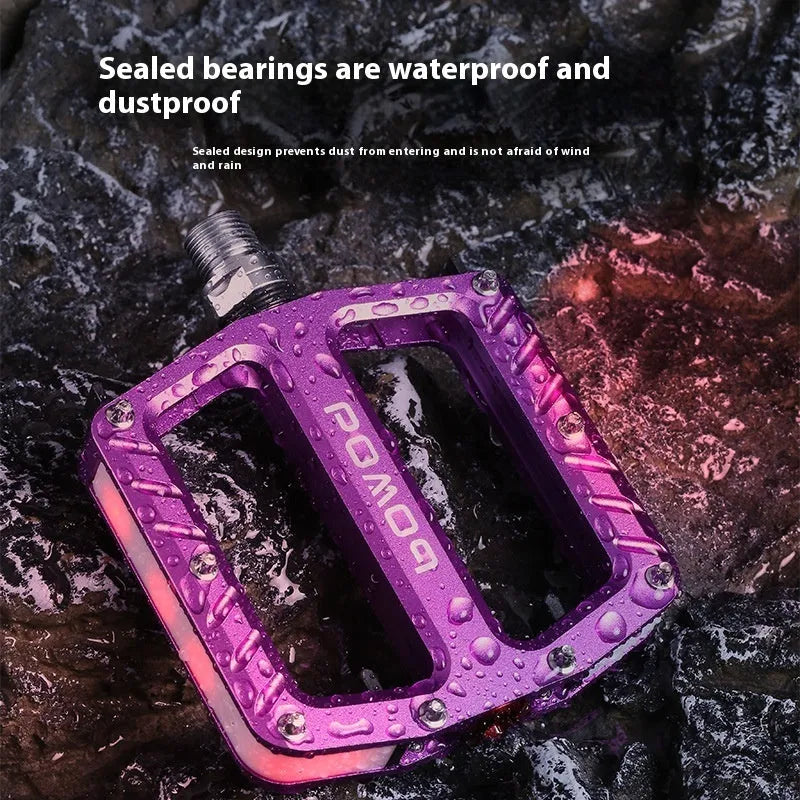 Aluminium alloy bicycle pedal with integrated 710LED lighting in five colour options