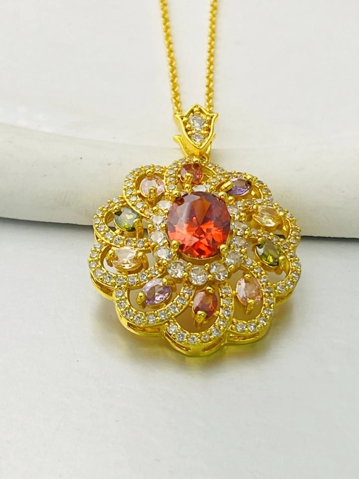 Women's zircon flower pendant necklace in gold, champagne gold, and platinum colour finishes