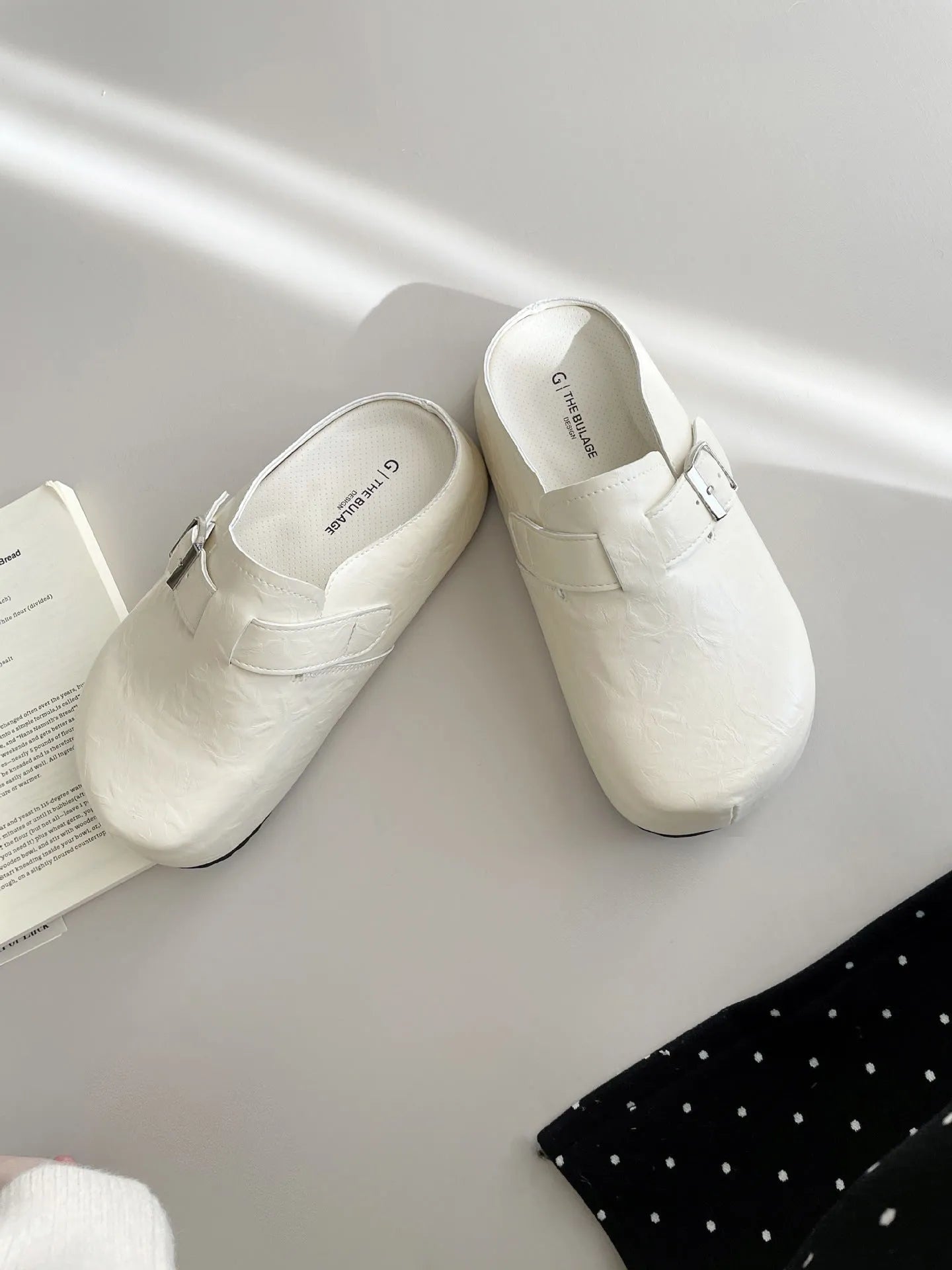 Flat buckle casual sneakers in yellow, round toe, PU upper, on a white background.