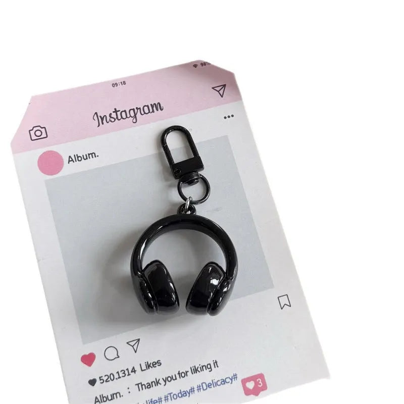 Small earphone pendant keychain with baking varnish finish in five colours silver black pink purple white