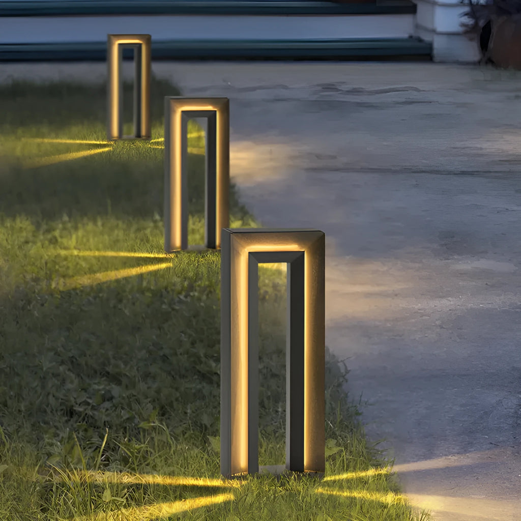 62cm tall solar courtyard lamp with geometric abstract design for outdoor garden lighting