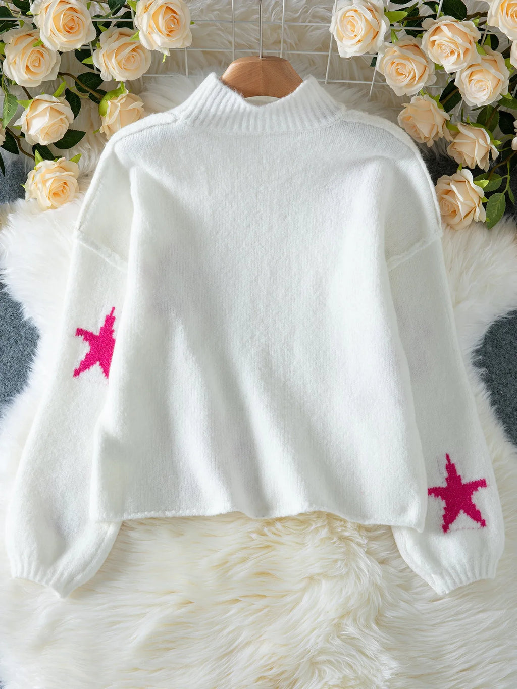 Women's white imitation velvet turtleneck pullover with five-pointed star pattern