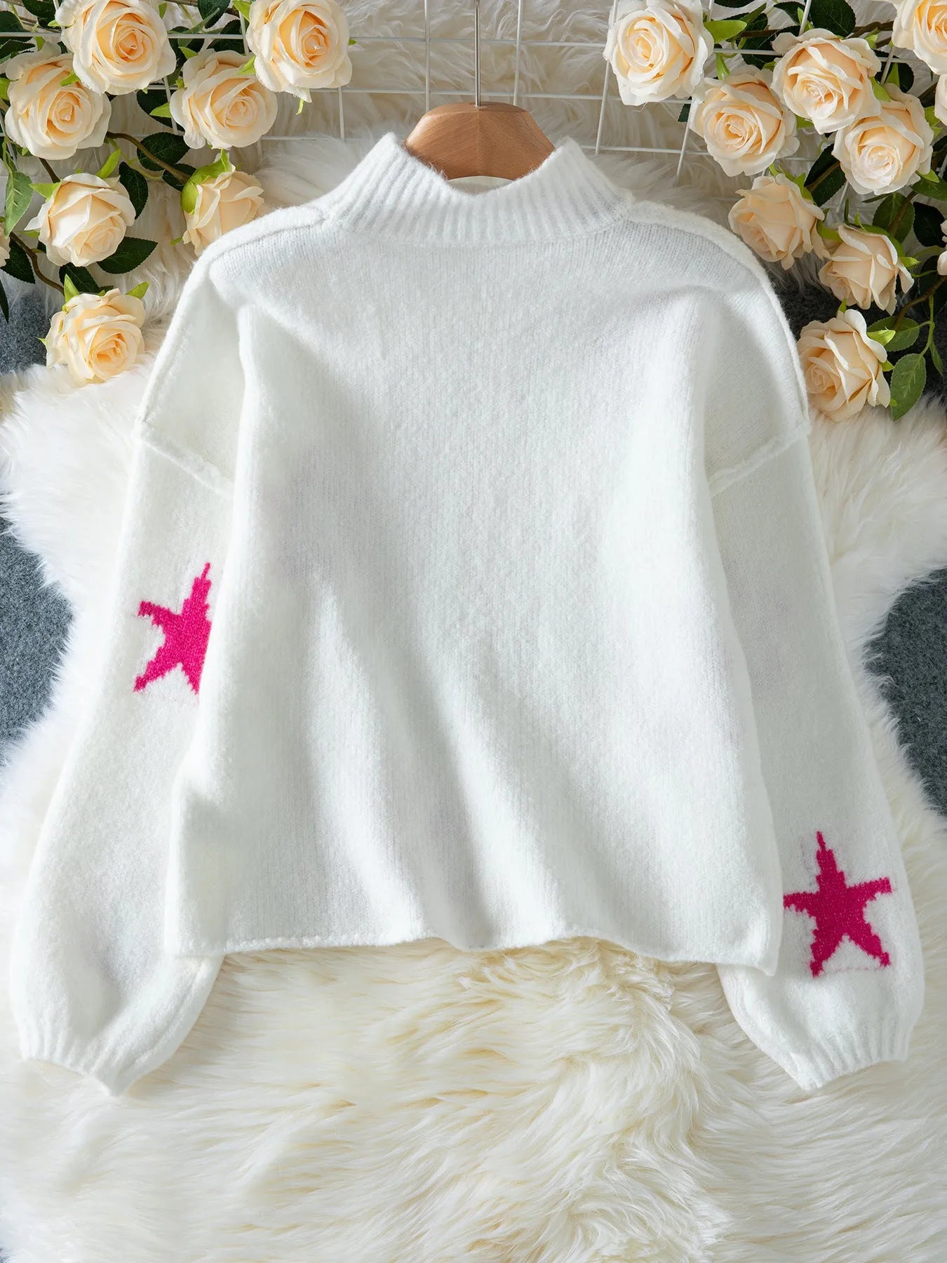 Women's white imitation velvet turtleneck pullover with five-pointed star pattern