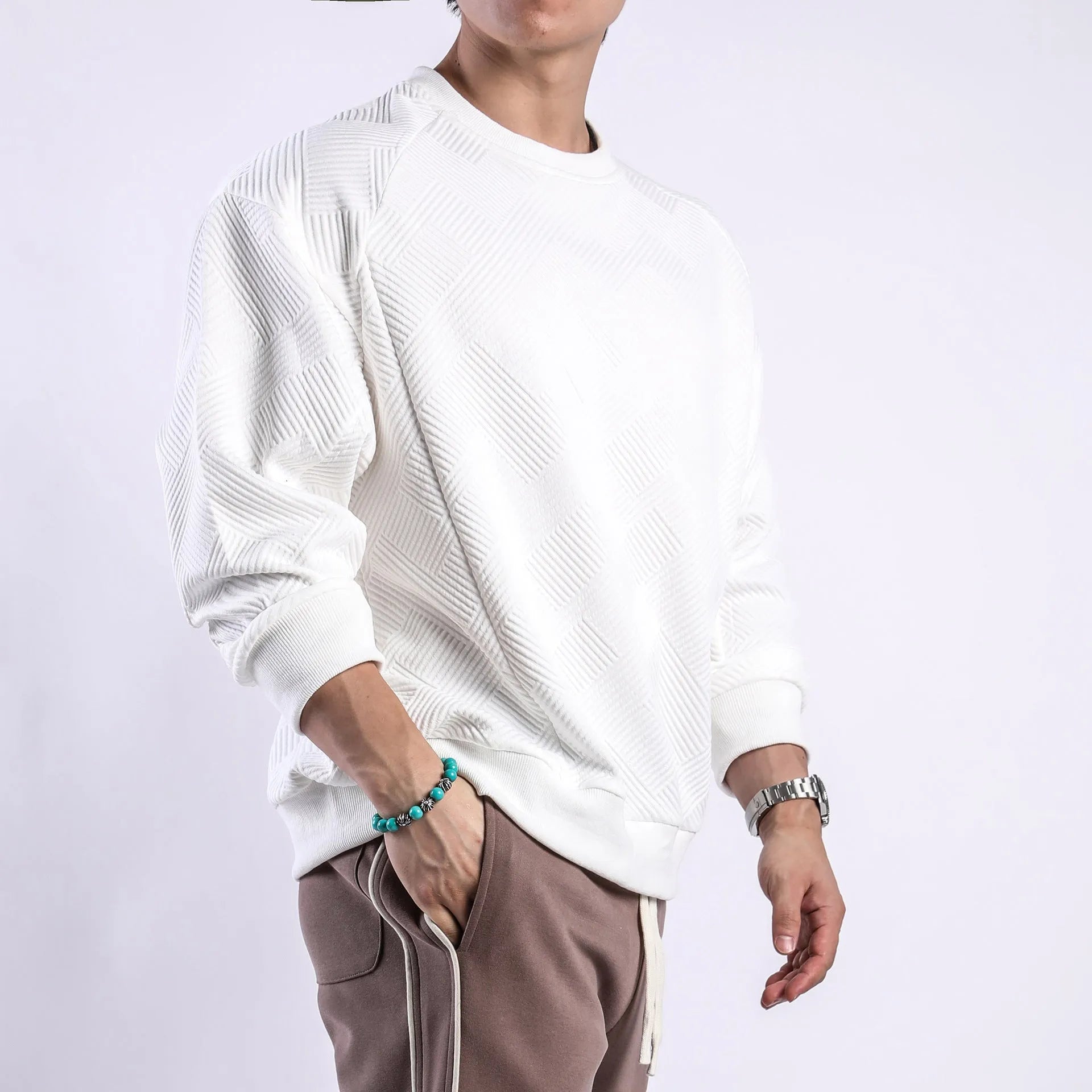 Men's loose fit twill jacquard pullover sweater with long sleeves and round neck