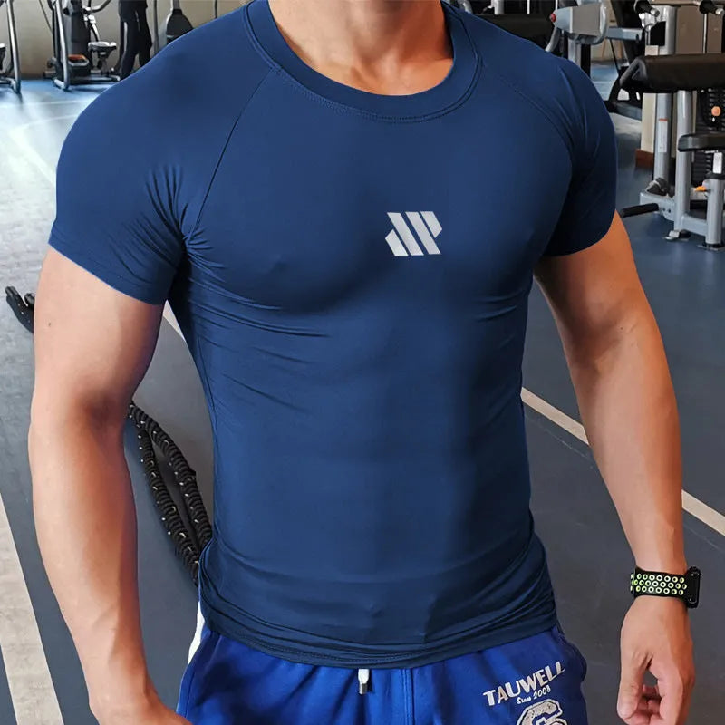 Men's quick-dry compression sportswear top in solid colour polyester, front view