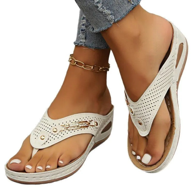 Retro-style women's flip-flop sandals in light brown with a herringbone-patterned strap.