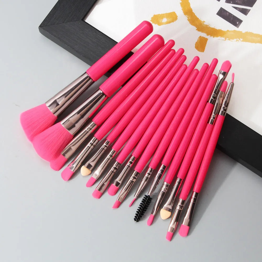 18-piece makeup brush set with fan brushes arranged on a table.