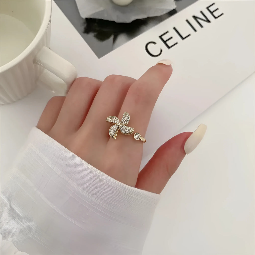 Copper spinning windmill ring with geometric shape, shown in gold and silver colour options.