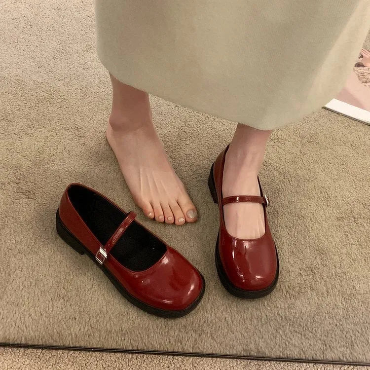Women's solid colour vintage French style PU leather flat shoes with round toe